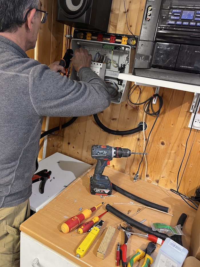 Cablage d'une Borne de recharge dans un atelier de particulier